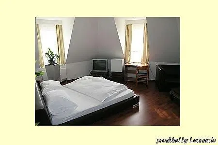 Regina 3*