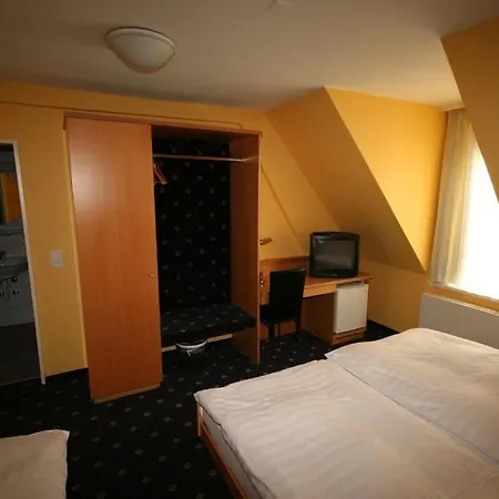 Regina 3*