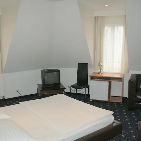 Regina 3*
