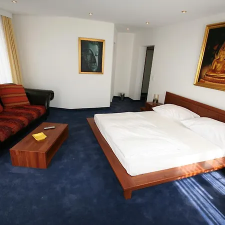 Regina 3*